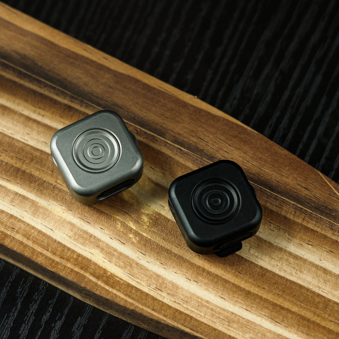 MagCoin - Titanium Magnetic Quick-Release Micro Flashlight