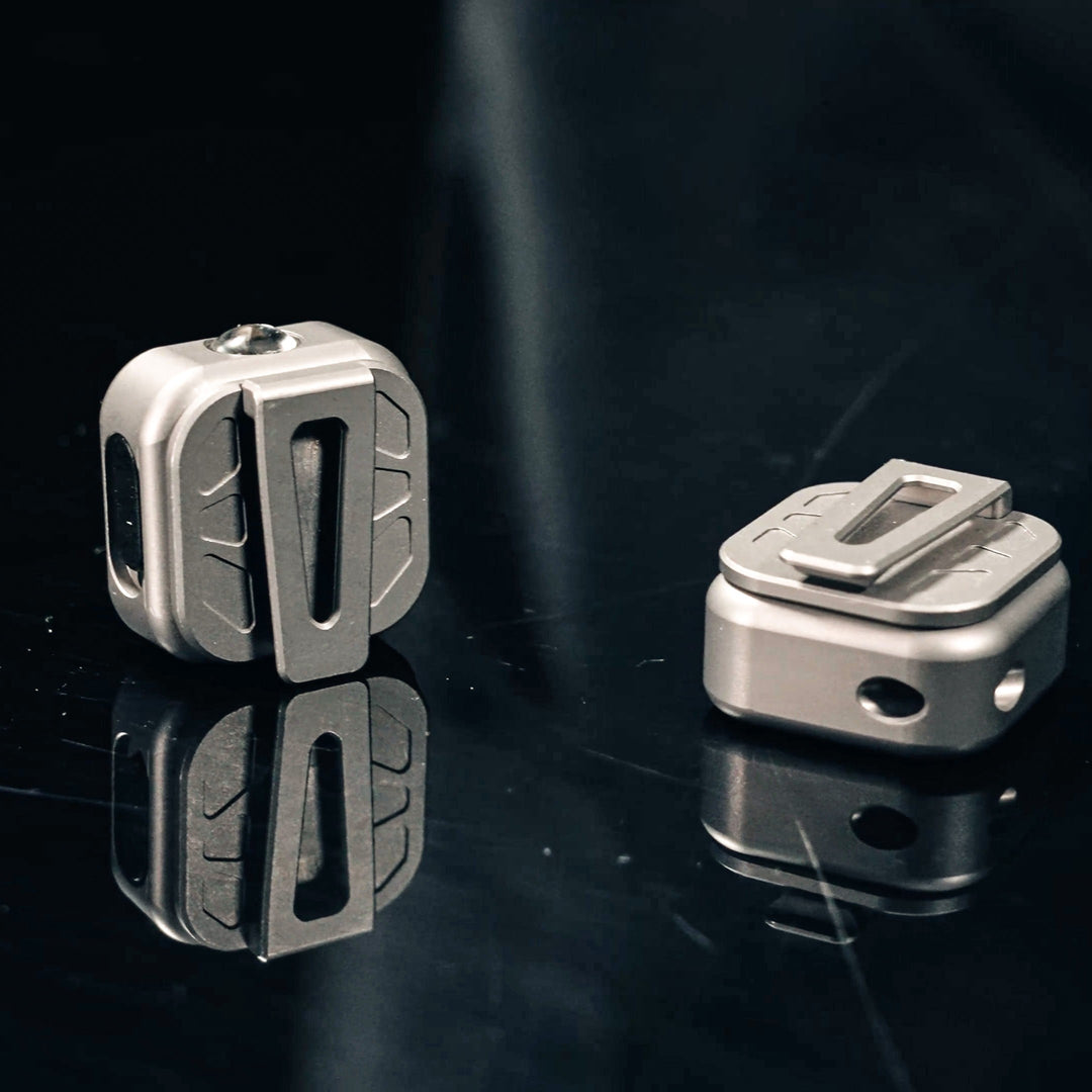 MagCoin: Titanium Magnetic Quick-Release Micro Flashlight