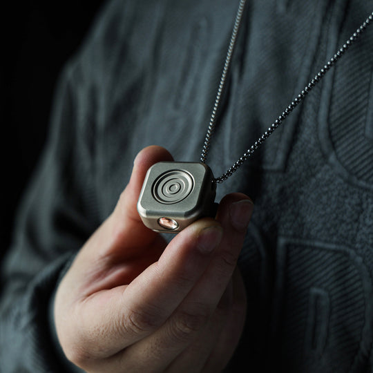 MagCoin: Titanium Magnetic Quick-Release Micro Flashlight