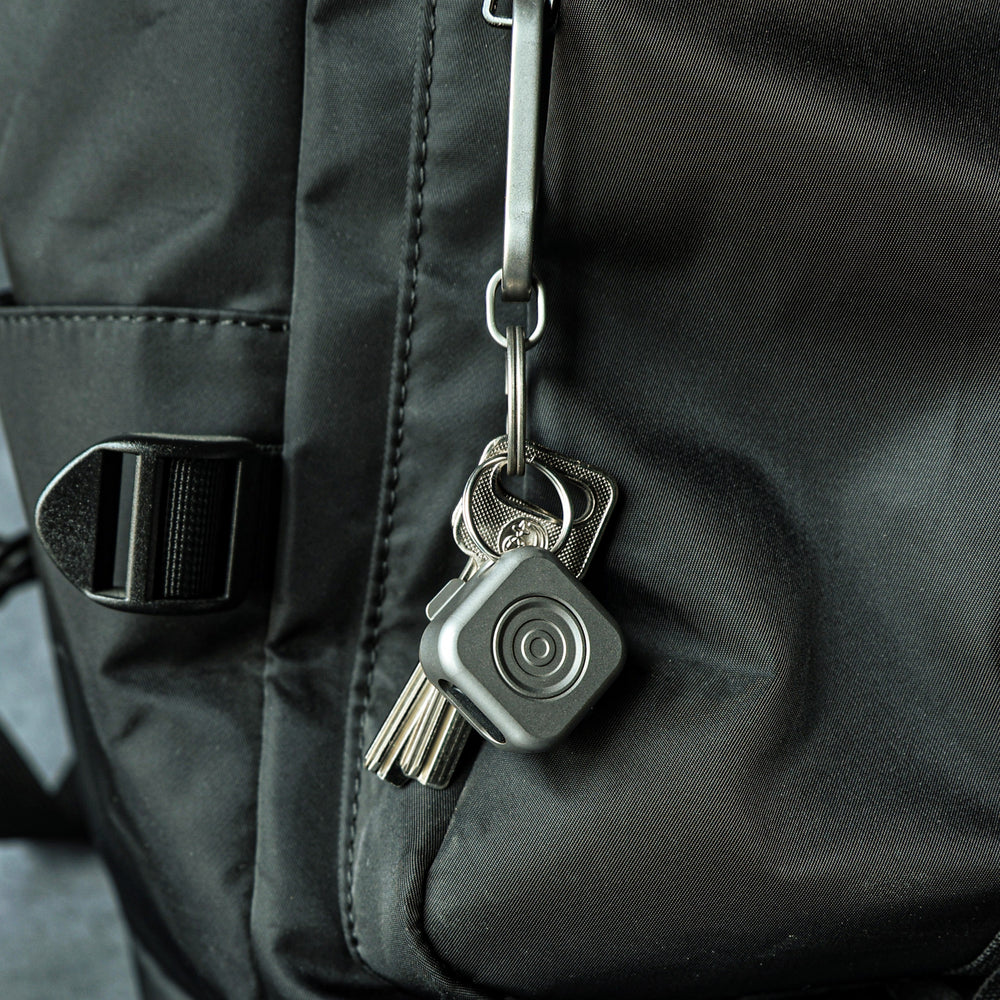 MagCoin: Titanium Magnetic Quick-Release Micro Flashlight