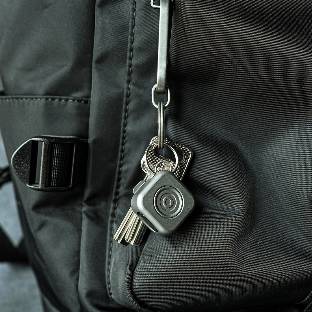 MagCoin: Titanium Magnetic Quick-Release Micro Flashlight
