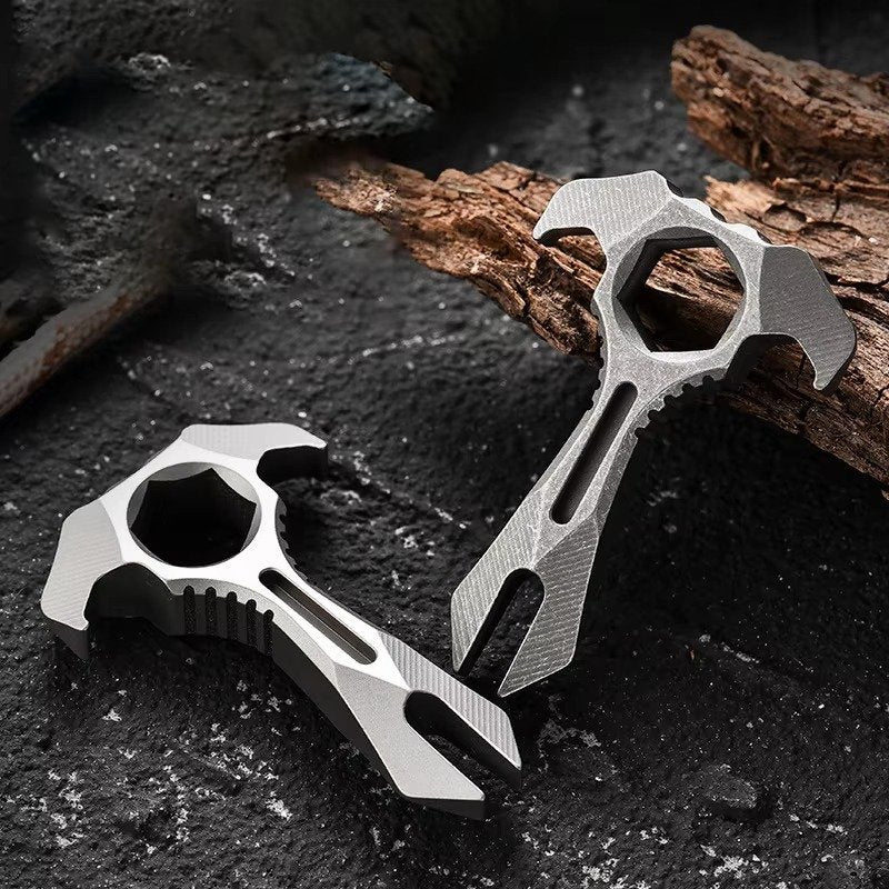 The Ironclad:Titanium EDC Knuckle-Style Utility Multi-Tool