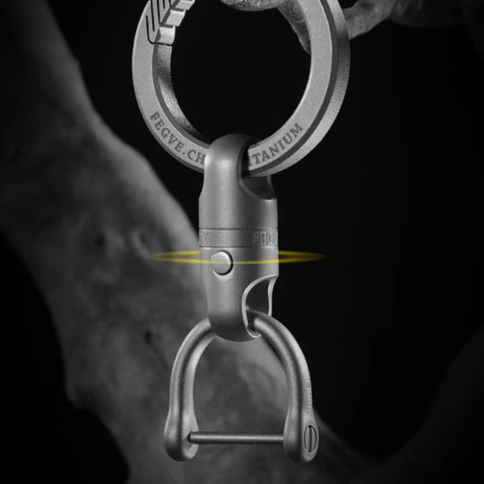 Star-to-Orbit Attraction:Titanium Spin & Pull Keychain Clip Rotatable Quick-Release Buckle