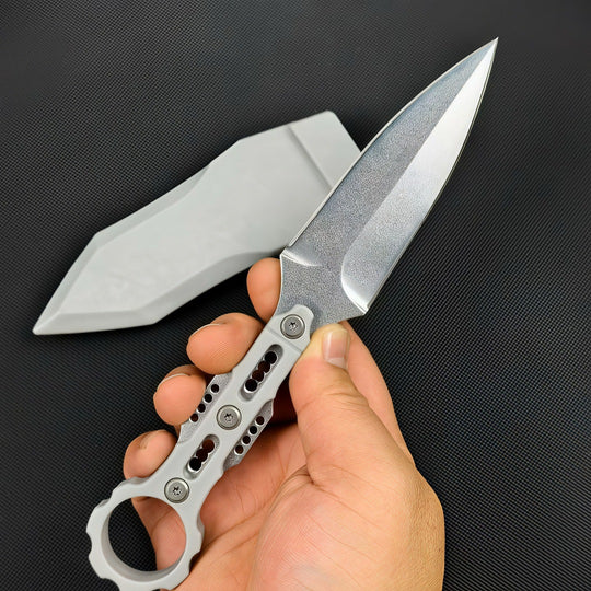 The Rovik:Fixed Blade Carbon Fiber Knuckle Ring Knife