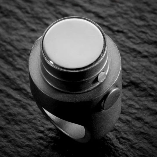 Star-to-Orbit Attraction:Titanium Spin & Pull Keychain Clip Rotatable Quick-Release Buckle