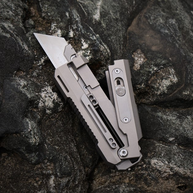 JetFlick – Gravity-Open Titanium Utility Knife with Quick-Change Blade
