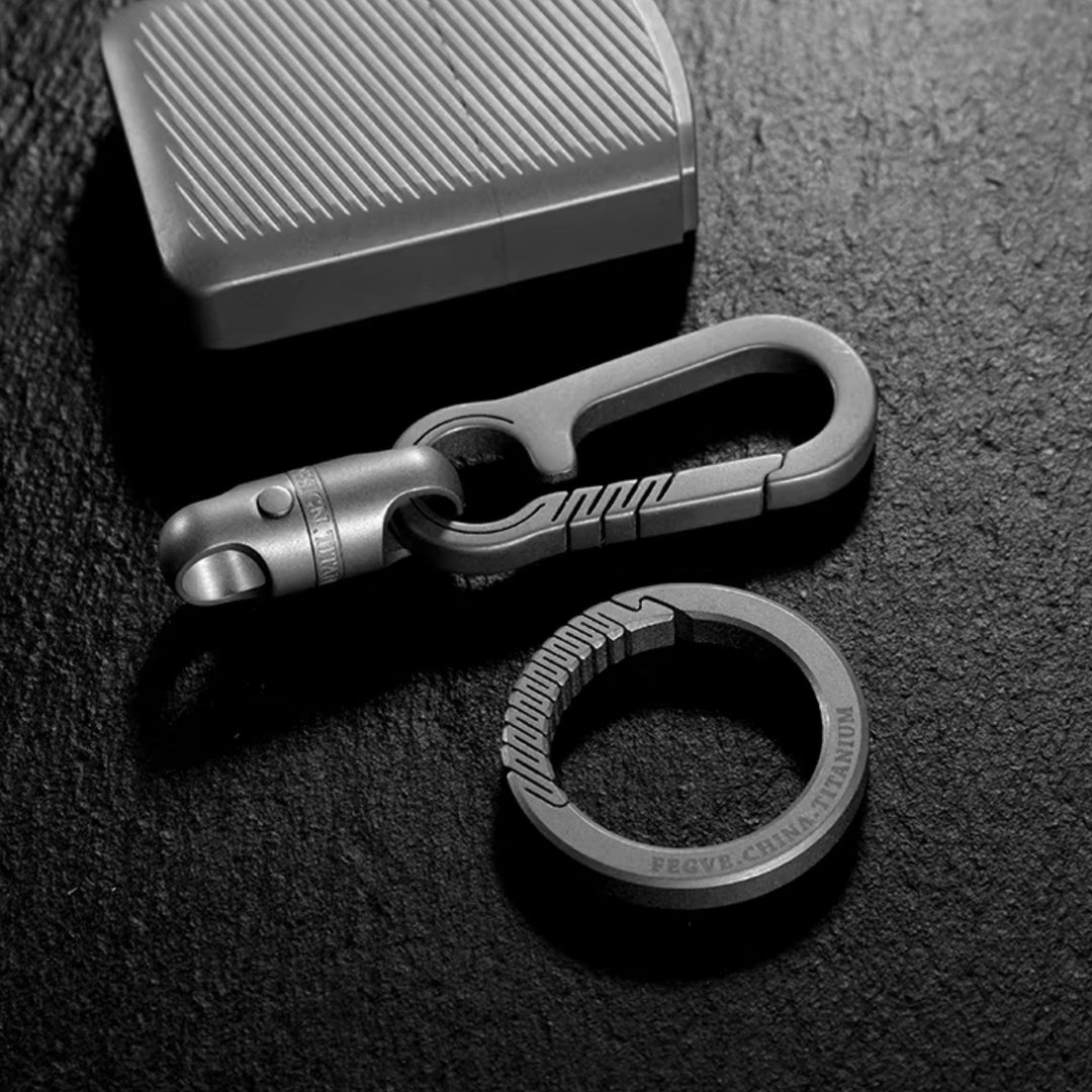 Star-to-Orbit Attraction:Titanium Spin & Pull Keychain Clip Rotatable Quick-Release Buckle