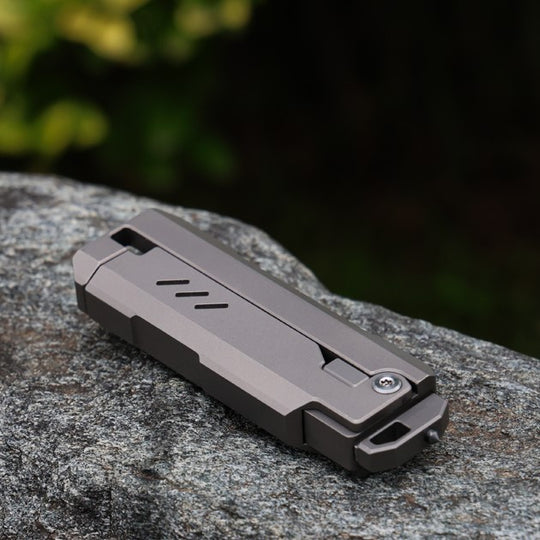 JetFlick – Gravity-Open Titanium Utility Knife with Quick-Change Blade