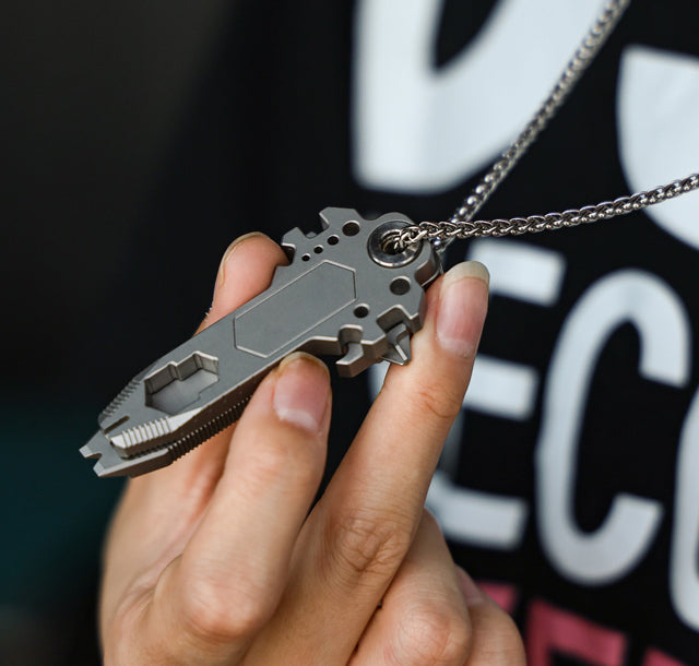 KeyMaster 2.0 Titanium Multi-Tool – 18-in-1 EDC Keychain Tool – Edctitan