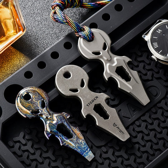 Titalien Alien – Titanium EDC Multi-Tool Pry Bar