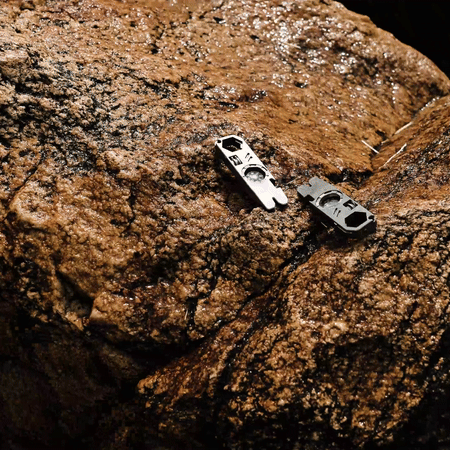 SwitchDisc – Titanium Pocket Tool for Everyday Carry