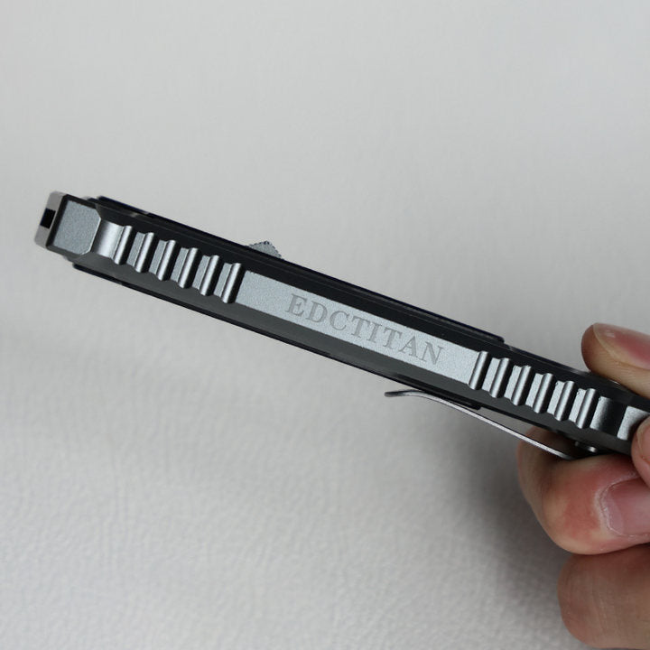 The ThornRazor: Aluminum alloy Knife with Unique Opening