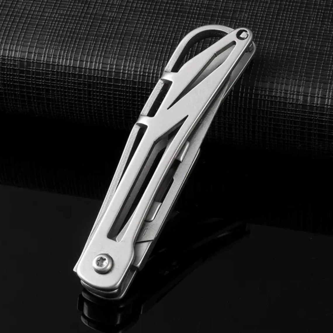 SharpFlex Steel Utility Knife – Replaceable Surgical Blade for Precision Cutting