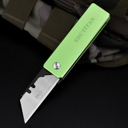 FlipClaw Blade : Magnetic Replaceable Blade Folding Utility Knife
