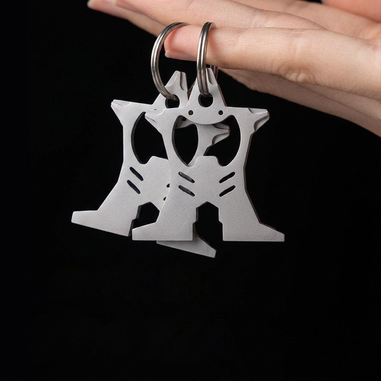Ultralight Precision: The Ultimate EDC Humanoid Multi-Tool Keyring – Sleek, Compact & Versatile