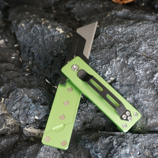 FlipClaw Blade : Magnetic Replaceable Blade Folding Utility Knife