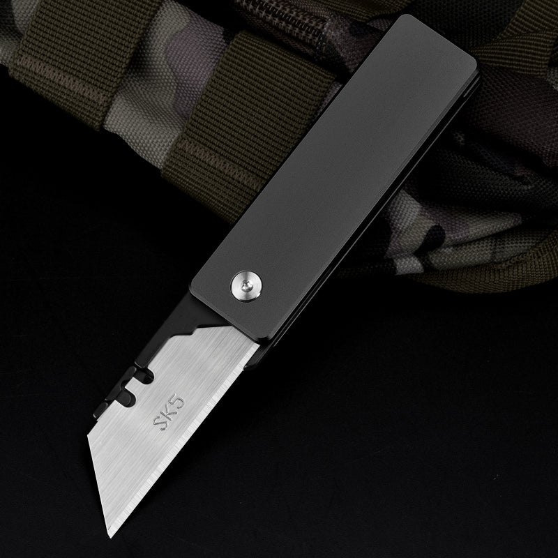 FlipClaw Blade : Magnetic Replaceable Blade Folding Utility Knife