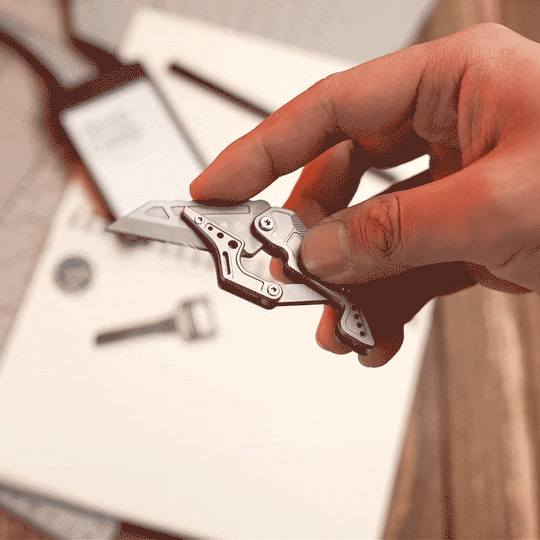 LINKFIN: A Compact Sliding-Link Knife for Everyday Use