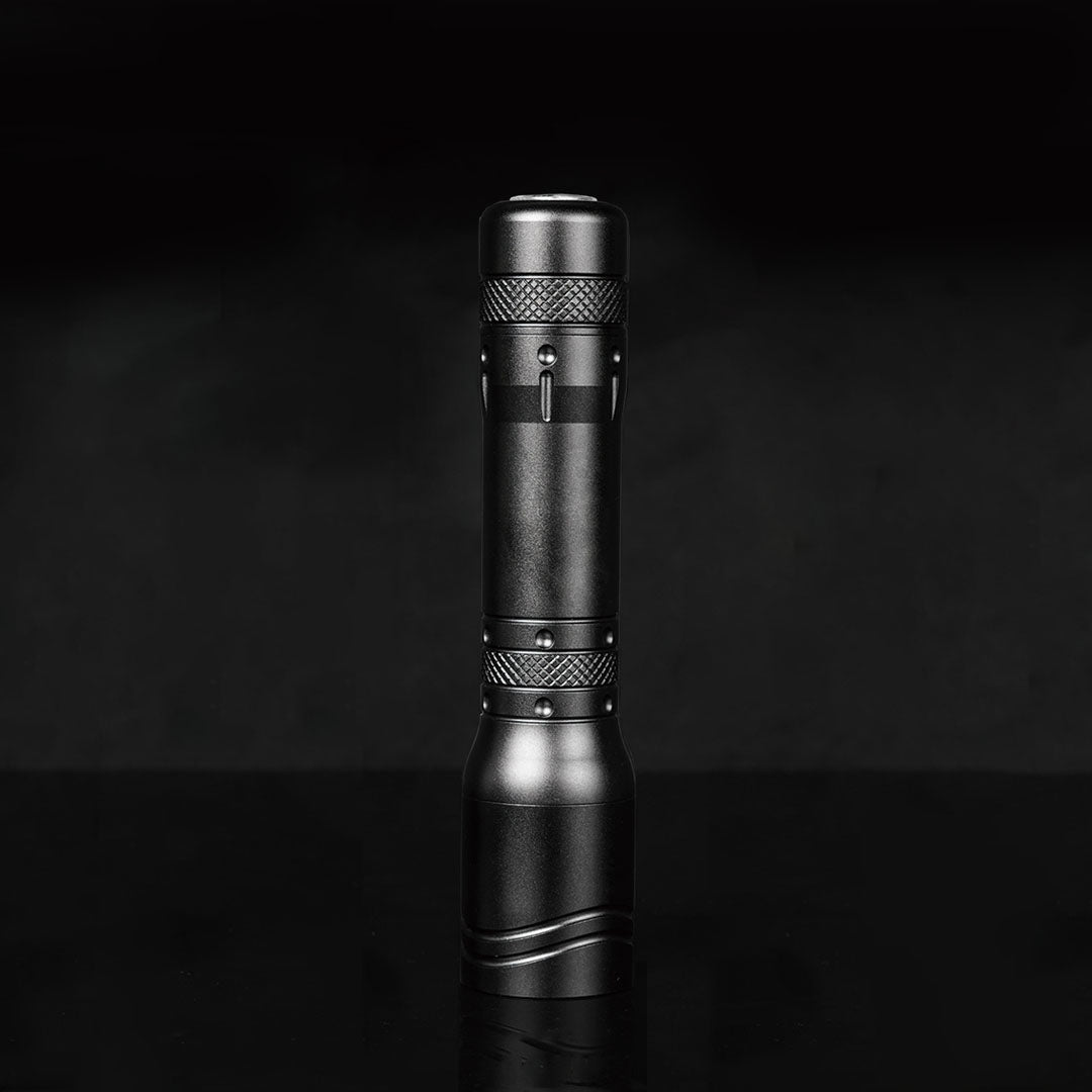 The Lightpalm｜Portable Magnetic Charging Strong LED Flashlight