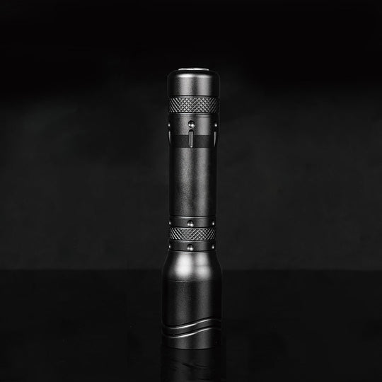 The Lightpalm｜Portable Magnetic Charging Strong LED Flashlight