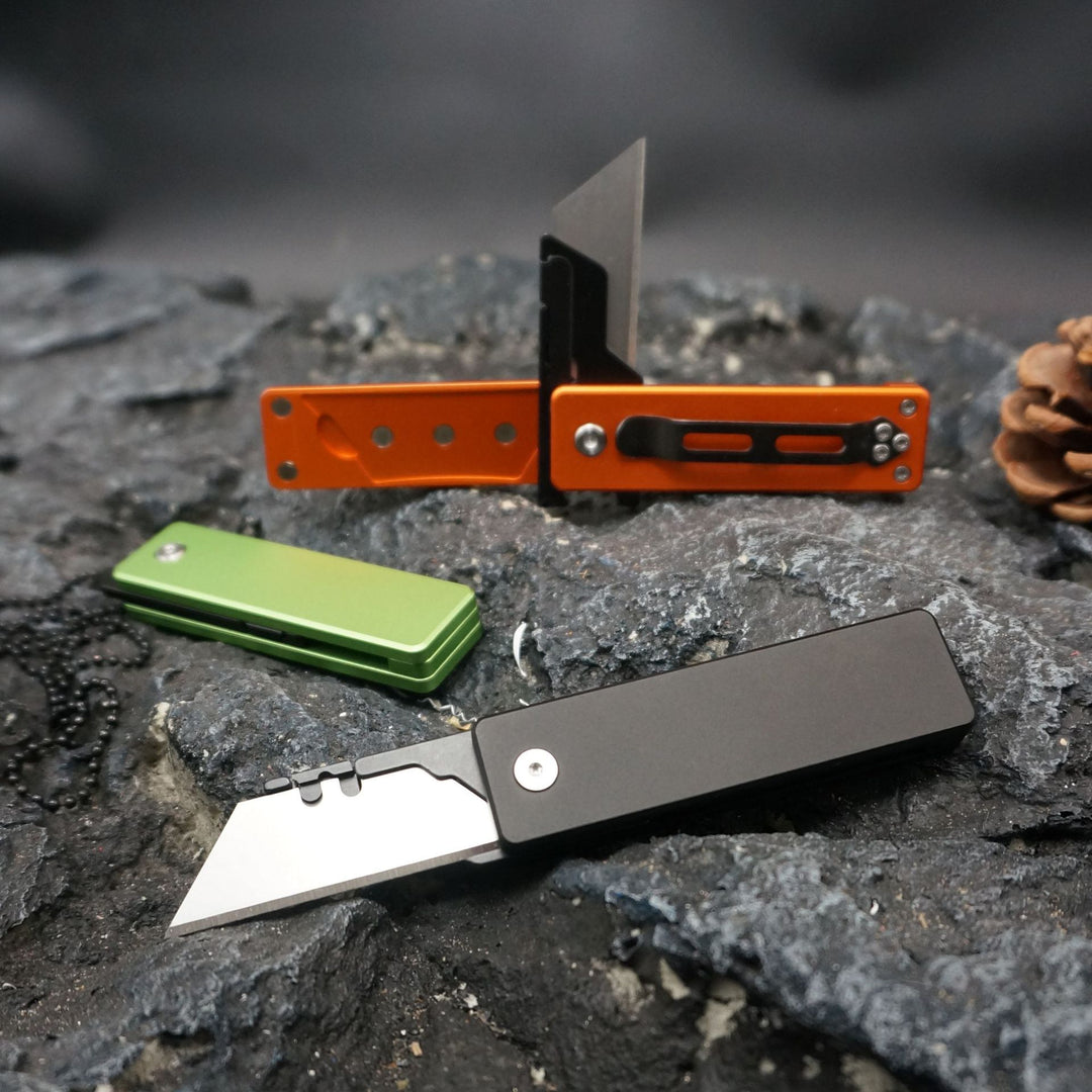 FlipClaw Blade : Magnetic Replaceable Blade Folding Utility Knife