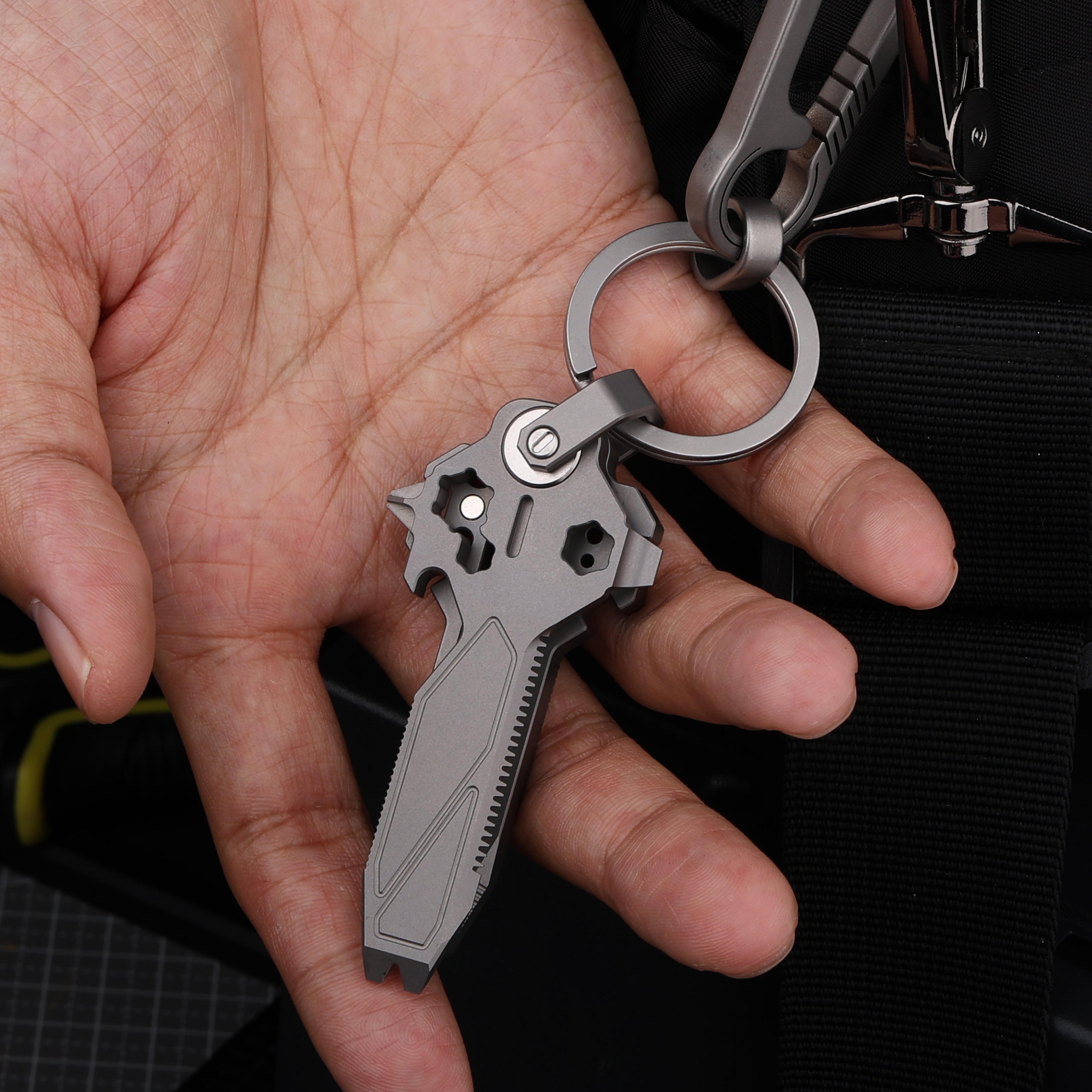 KeyMaster 2.0 Titanium Multi-Tool – 18-in-1 EDC Keychain Tool