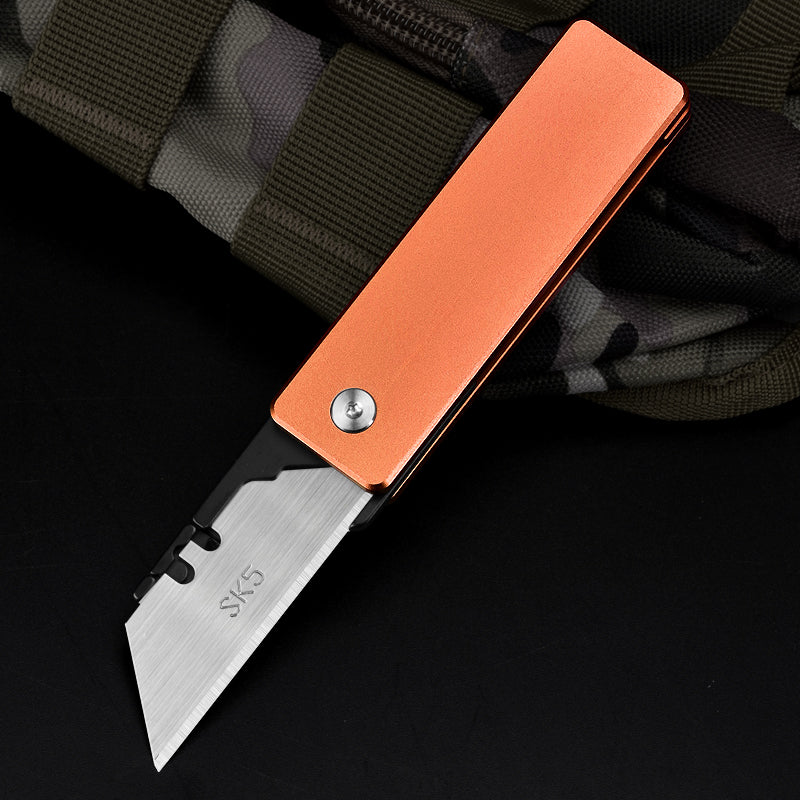 FlipClaw Blade : Magnetic Replaceable Blade Folding Utility Knife