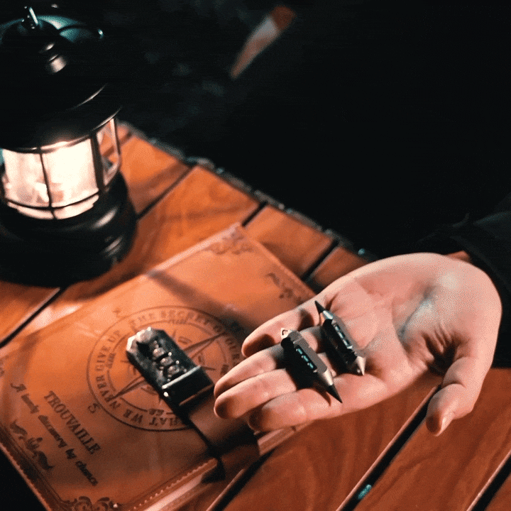 Dark Fire 2.0 – Titanium Multitool Keychain Lantern
