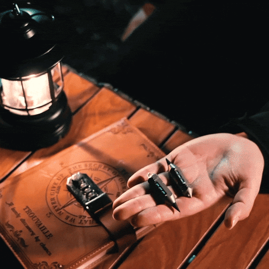 Dark Fire 2.0 – Titanium Multitool Keychain Lantern