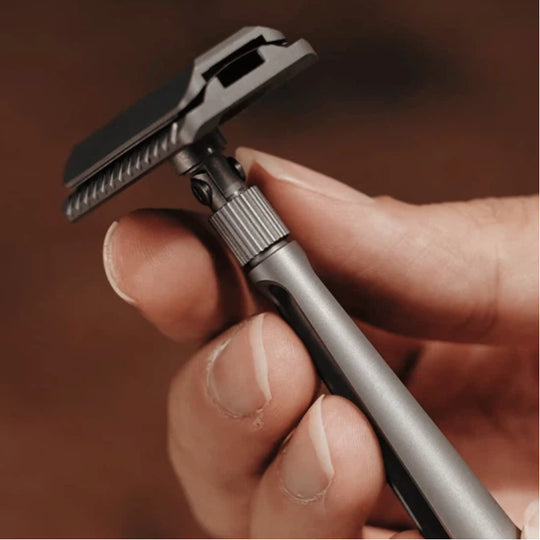 ModuRazor V2 - Portable Travel-Ready Titanium Razor