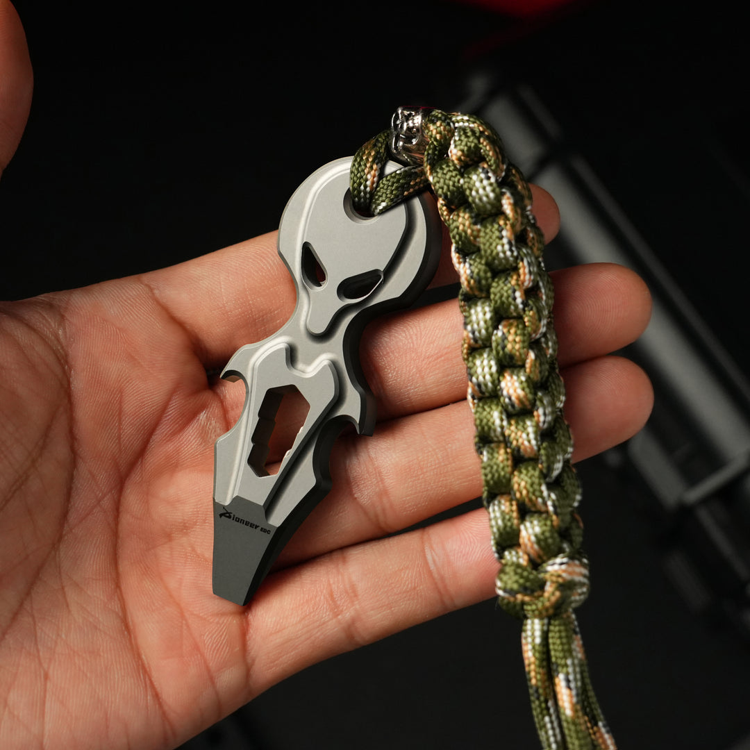 Titalien Alien – Titanium EDC Multi-Tool Pry Bar