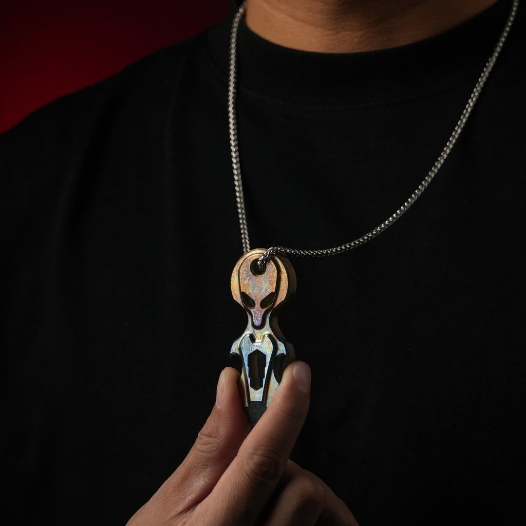 Titalien Alien – Titanium EDC Multi-Tool Pry Bar