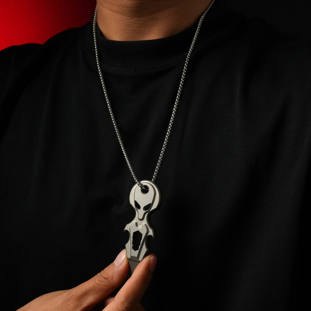 Titalien Alien – Titanium EDC Multi-Tool Pry Bar