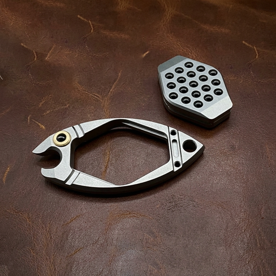 Bubble Fish:Titanium Pry Bar Detachable Multi-Tool Gear EDC Tool
