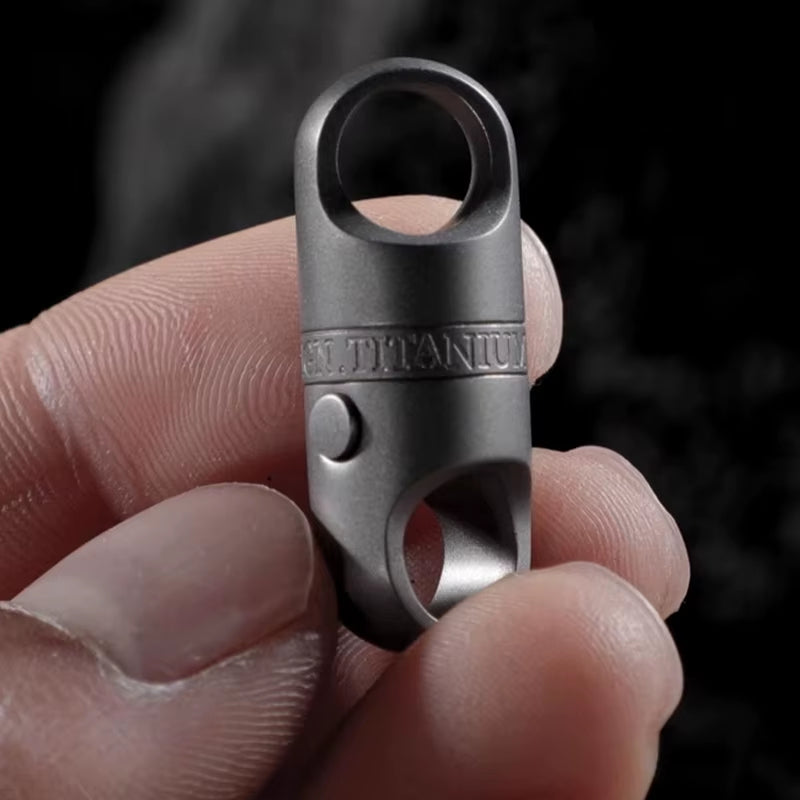 Star-to-Orbit Attraction:Titanium Spin & Pull Keychain Clip Rotatable Quick-Release Buckle