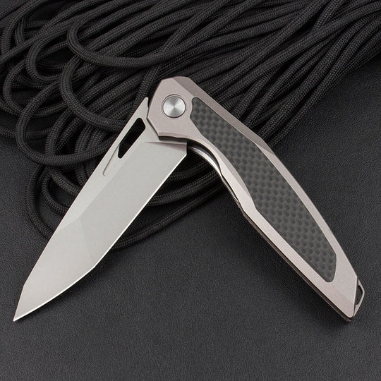 Razor-Edge Bear Claw: Viper's Fang D2 Steel Blade Folding Knife