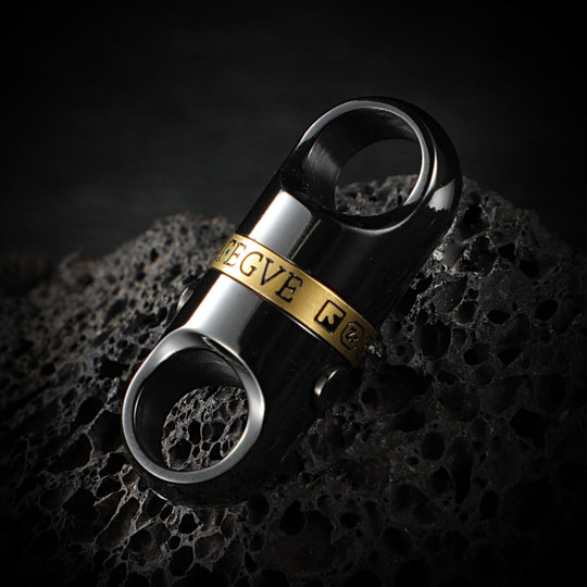 Star-to-Orbit Attraction:Titanium Spin & Pull Keychain Clip Rotatable Quick-Release Buckle