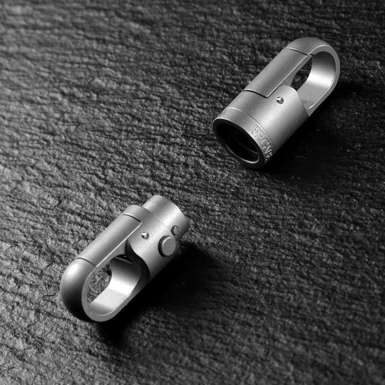 Star-to-Orbit Attraction:Titanium Spin & Pull Keychain Clip Rotatable Quick-Release Buckle