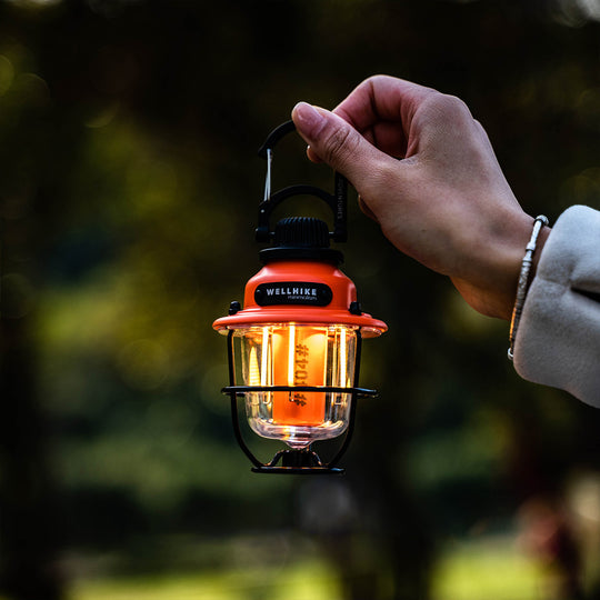 PineGlow - Vintage Rechargeable Lantern With 80H Battery For Camping Ambiance.