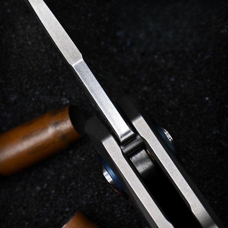 ShadowRidge M390 – Carbon Fiber Titanium Folding Knife