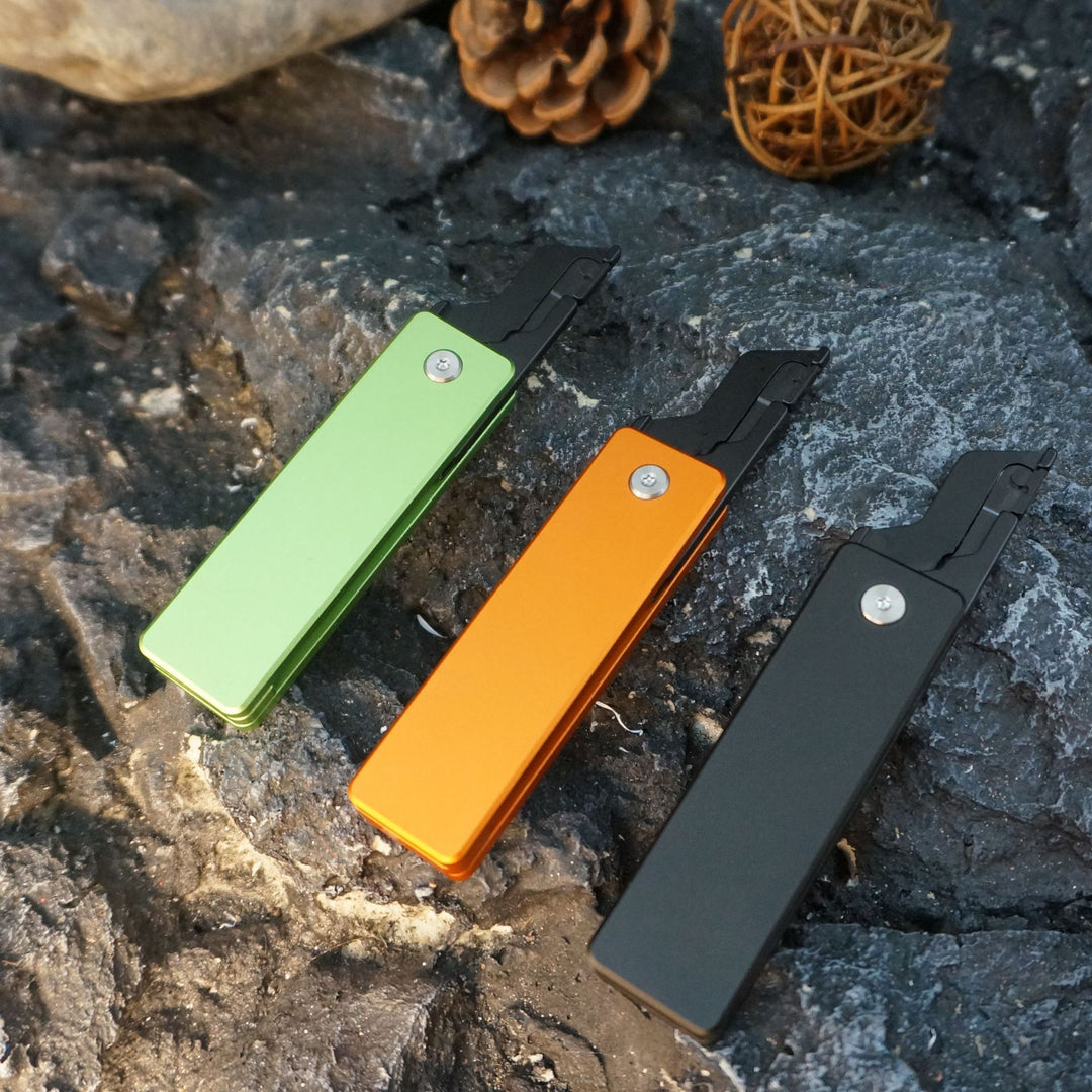 FlipClaw Blade : Magnetic Replaceable Blade Folding Utility Knife