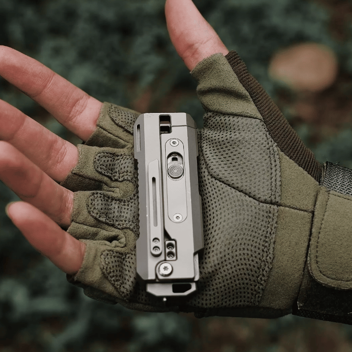 JetFlick – Gravity-Open Titanium Utility Knife with Quick-Change Blade