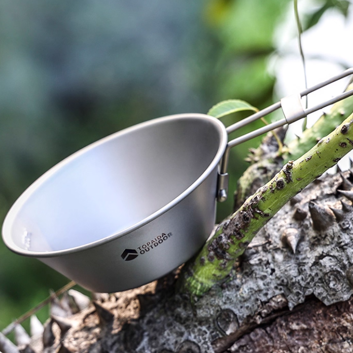 Featherlight Feast: Ultralight Titanium Folding Utensil Set for Travel