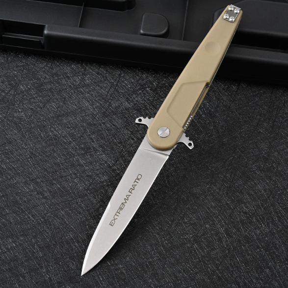 Pocket Lightning: Hawk-Sharp Reliable Folding EDC Knife