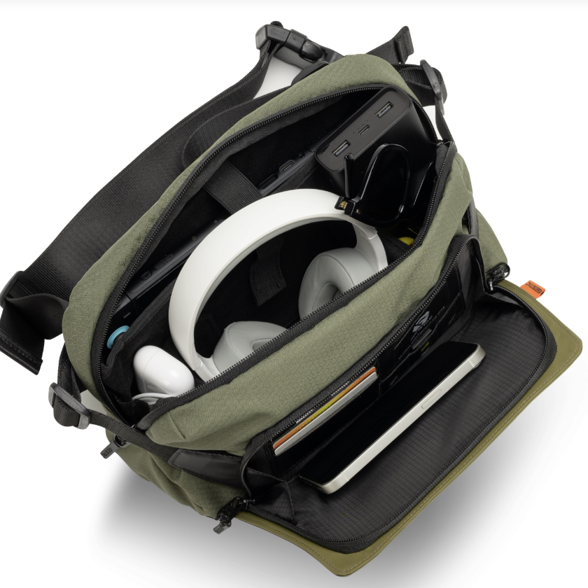 The Kavreno:Outdoor Waterproof Camera Portable Multi-Functional Bag