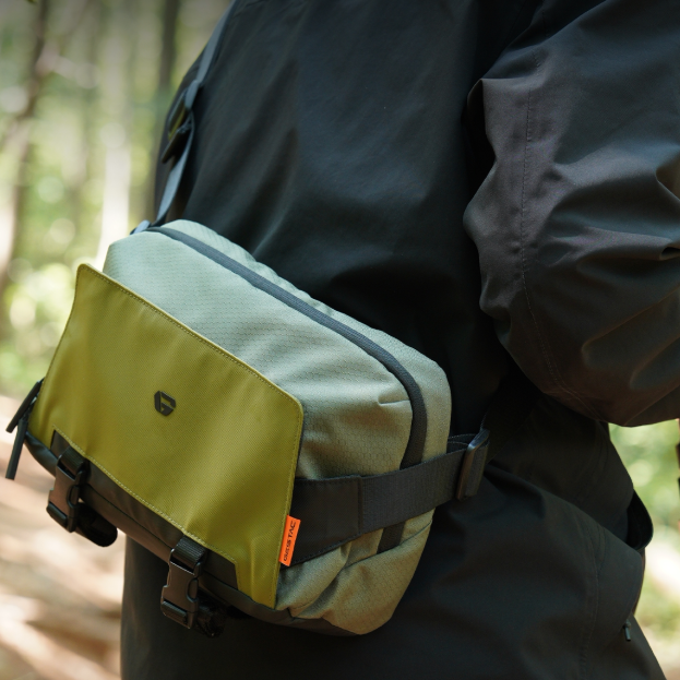 The Kavreno:Outdoor Waterproof Camera Portable Multi-Functional Bag